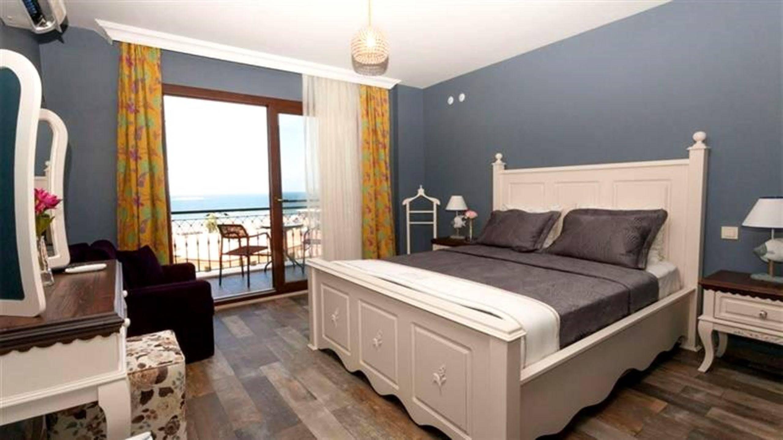 Niluefer Butik Otel (Adults Only) Ayvalik Exterior photo